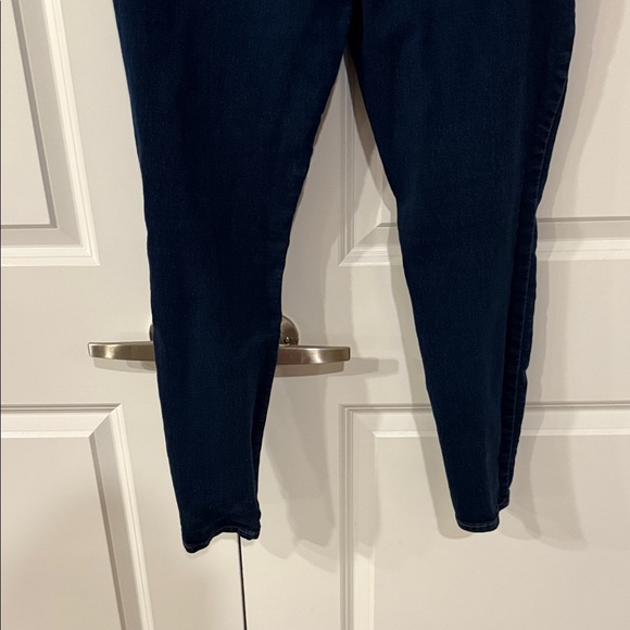 Signature Levi Strauss Gold Mid Rise Skinny Jeans size 12 - Picture 10 of 12